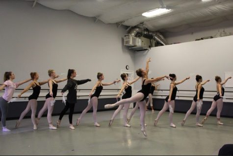 Behind the Scenes of the Sawnee Ballet Theater’s Nutcracker