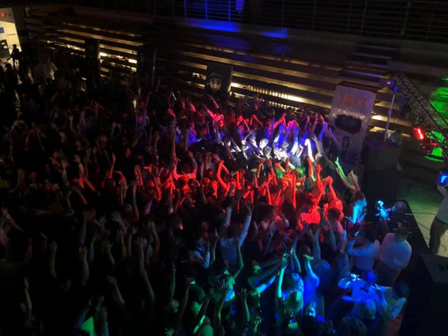 An+enchanted+night.+Students+from+the+SOFO+student+body+gathered+in+the+blue+gym+for+the+dance.+Everyone+danced+and+sang+to+the+trendy+music+all+night.