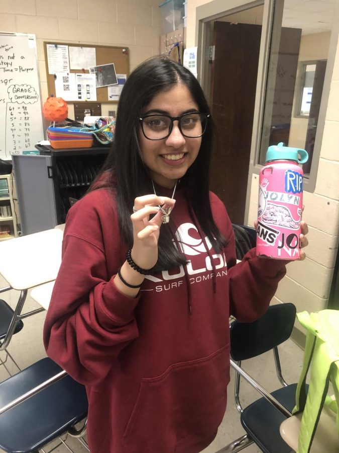 VSCO+girl.+In+class%2C+South+Forsyth+junior%2C+Minaahil+Cheema%2C+showcases+her+hot+pink+hydroflask+and+e-girl+chain.+Interestingly+enough%2C+Cheema+is+a+mix+of+both+TikTok+trends%2C+despite+them+being+so+different.