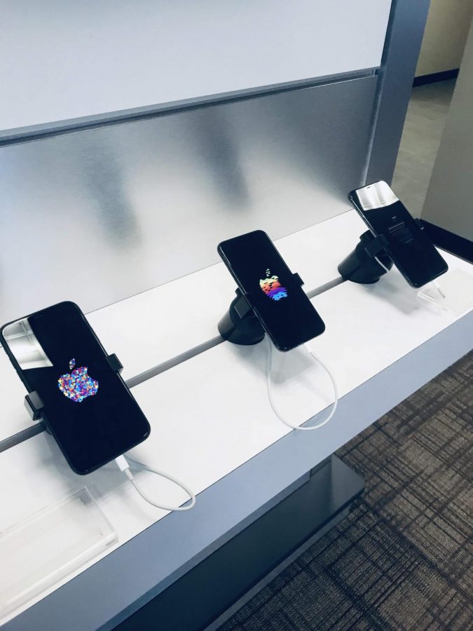 Apple does it again. At Verizon in the collection, the newest models of the iPhone are on display. Apple has made great improvements from the iPhone X. including updated Face ID features and improved wipe up bar. 