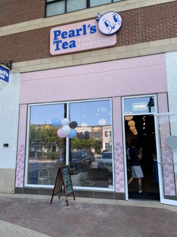 Bubbling boba. Pearls Tea recent opening in the Collections creates waves of excitement around the local area. Many customers lined up outside of the shop, awaiting its grand opening in  September. 