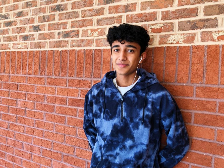 Jamming+out+on+campus.+Sophomore+Aayush+Pawar+listens+to+his+music+during+lunch.+He+appreciated+how+South+allows+students+to+bring+their+tunes+wherever+they+go.