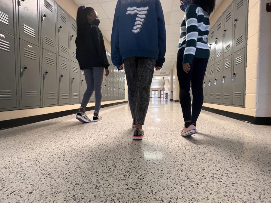 Walking+through+the+halls.+On+Monday%2C+South+exercises+the+new+six-minute+passing+period.+Students+walked+through+the+halls+to+get+to+their+classes+in+time.