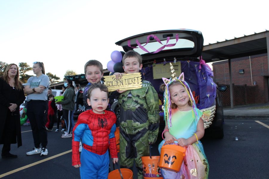 National English Honor Society creates a photo opportunity for parents and their children. These trick-or-treaters posed with the famous golden ticket from Charlie and the Chocolate Factory.