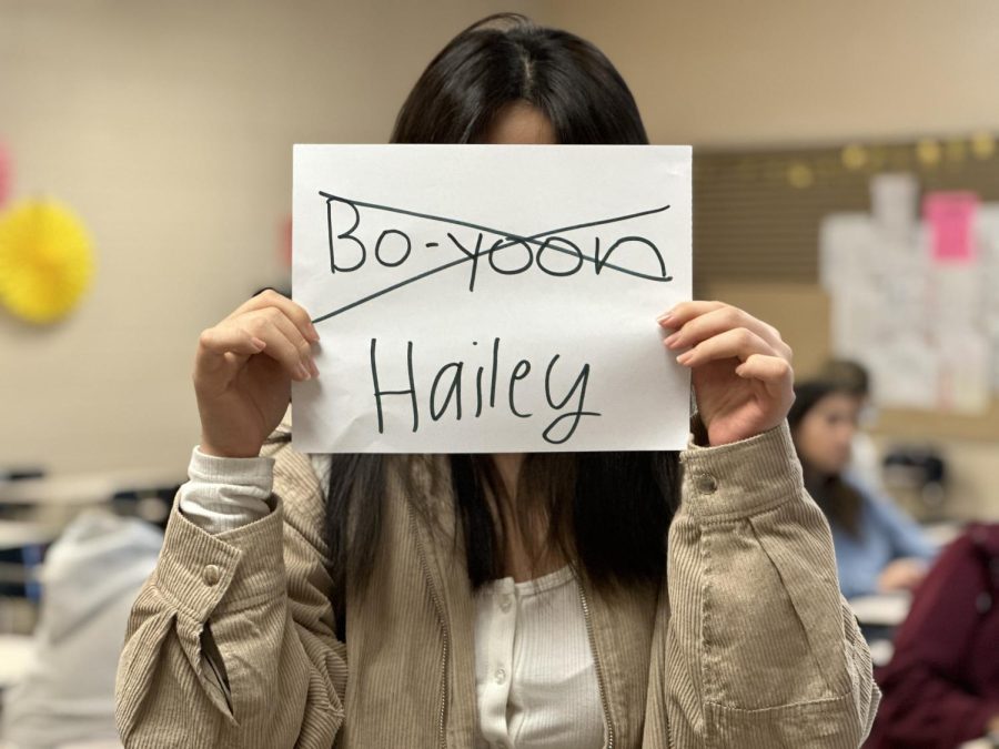 Korean student Hailey Yeon changes her birth name to Western one when she moved to the U.S. Yeon has used this new name for nine years of her life. 