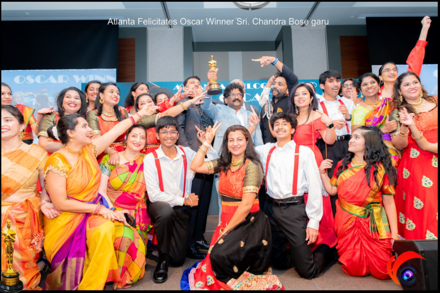 Performers+pose+with+the+legendary+songwriter%2C+Chandrabose%2C+who+holds+his+prestigious+OSCAR+award.+Audience+members+during+the+Sri+Chandrabose+Felicitation+in+Atlanta+event+were+entertained+all+evening+by+various+exceptional+performances%2C+some+which+were+practiced+and+put+together+just+days+before.+